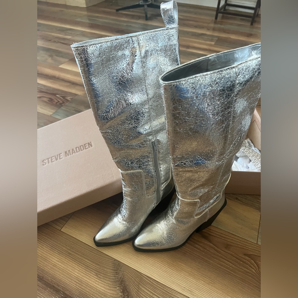 New never worn! Steve madden metallic boots